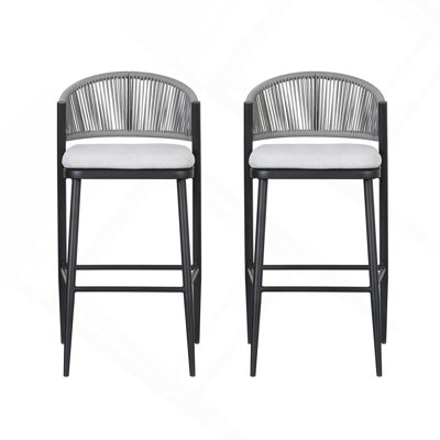 Tabourets de bar d'extérieur à structure en métal à hauteur d'assise 30,25 po avec dossier en forme de feston en rotin Pe, noir mat