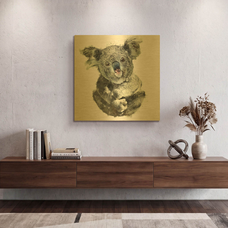 «Koala Cuddle» par Kim Curationa, art mural en métal doré, 24 po x 24 po, 24 po x 24 po