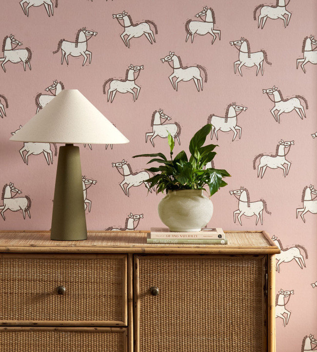 Canter, Pink