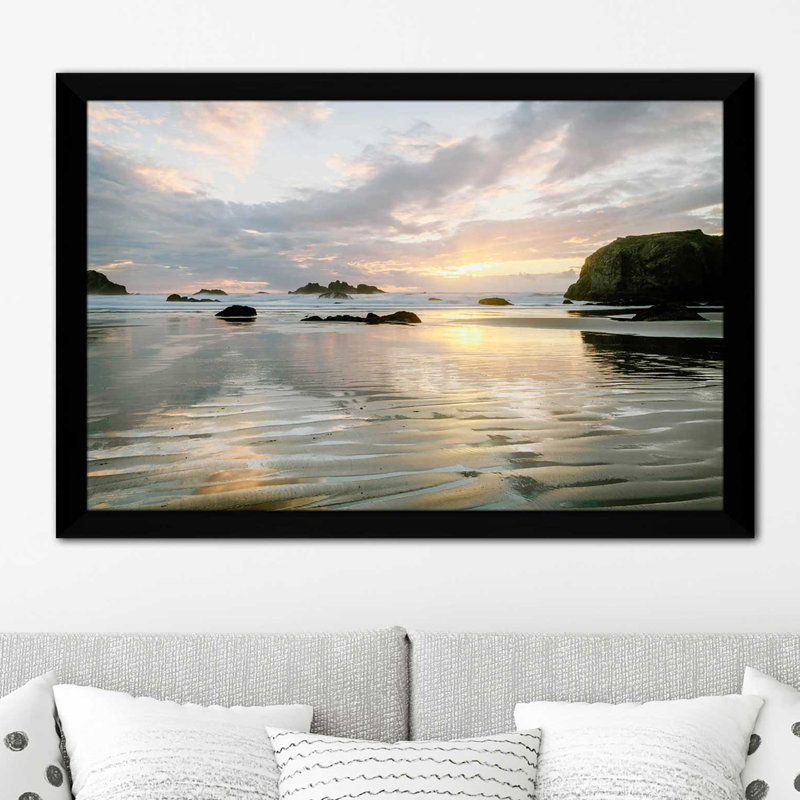 «Pacific Cove», reproduction de photo, H 33,5 po x l 49,5 po x P 1 po, Cadre noir
