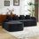 Canapé en chenille compressée en forme de L qui s'agence bien avec n'importe quel salon. Il est doté d'une éponge hautement élastique pour une assise confortable, d'accoudoirs courbés et de quatre coussins décoratifs