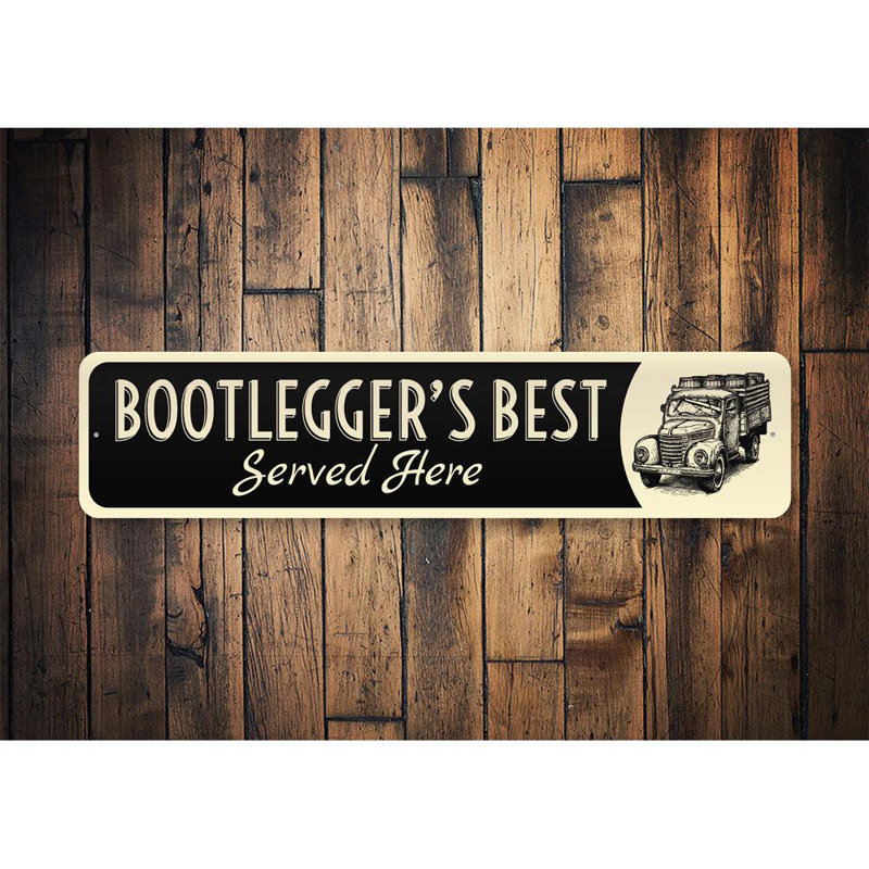 Enseigne en aluminium «Bootlegger's Best», H 4 po x l 18 po x P 0,04 po