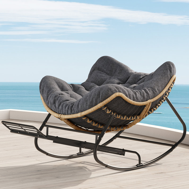 Chaise berçante moderne en osier avec repose-pieds rétractable Siderte