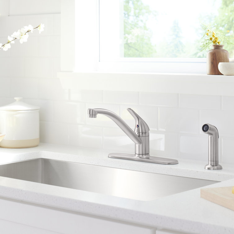 Single Handle Kitchen Faucet with Side Spray
