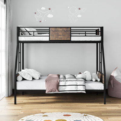 Lit superposé simple au-dessus d'un lit double avec lit gigogne, structure en métal, garde-corps, 2 échelles, conception de chambre peu encombrante pour les petits espaces, bois franc d'ingénierie brun, pas de sommier, conception simple