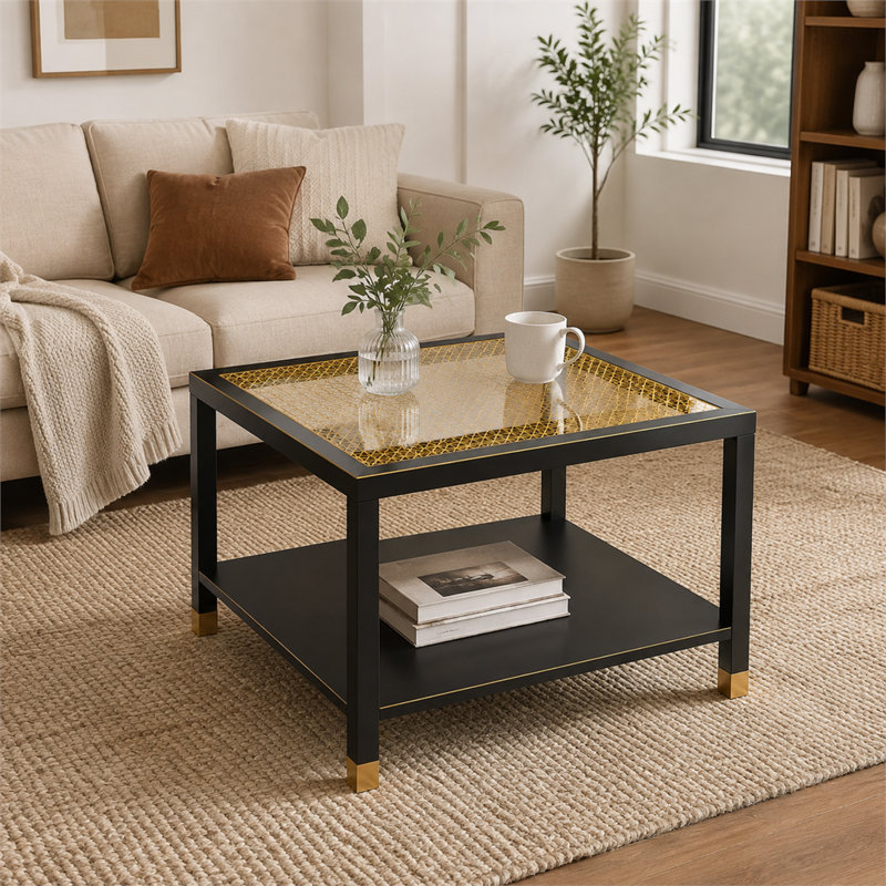 Table basse carrée de style industriel de 27,66 pouces avec structure en acier noir mat et verre trempé en maille dorée: une table basse de salon luxueuse