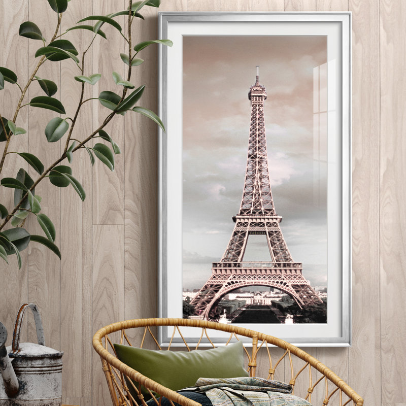 Shimmering Eiffel - impression encadrée sur papier, Papier avec cadre argenté, H 10,5 po x l 18,5 po x P 1,5 po