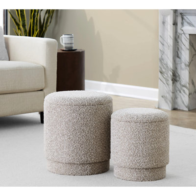 Contemporain de deux en tissu brun avec un revêtement élégant, des couvercles amovibles pour un rangement supplémentaire, un rembourrage en mousse de confort amélioré, de petites dimensions de 10,75 po, une profondeur de produit de 14,44 po, un poids de 7,95 lb,
