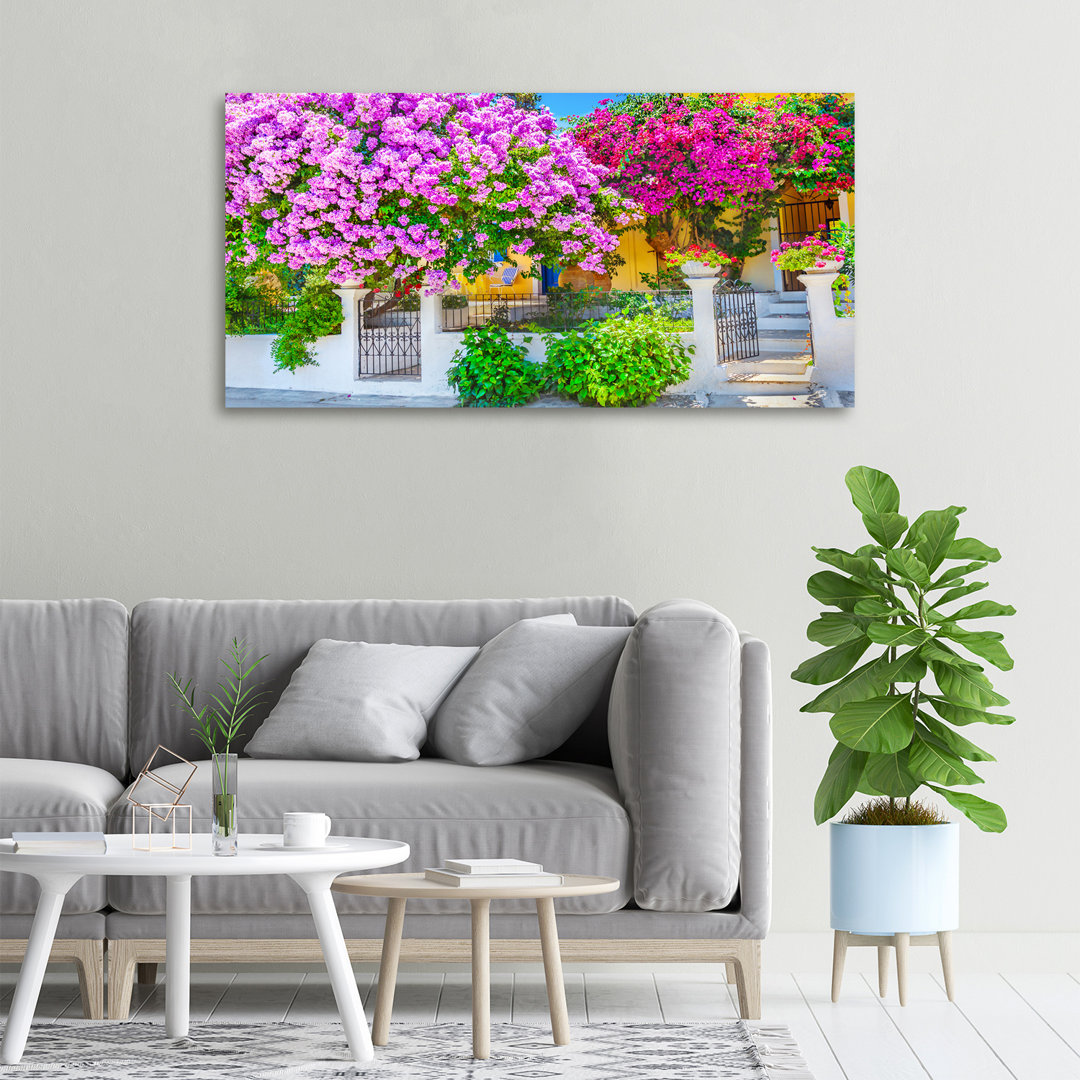 Haus mit Bougainvillea - Kunstdrucke auf Leinwand