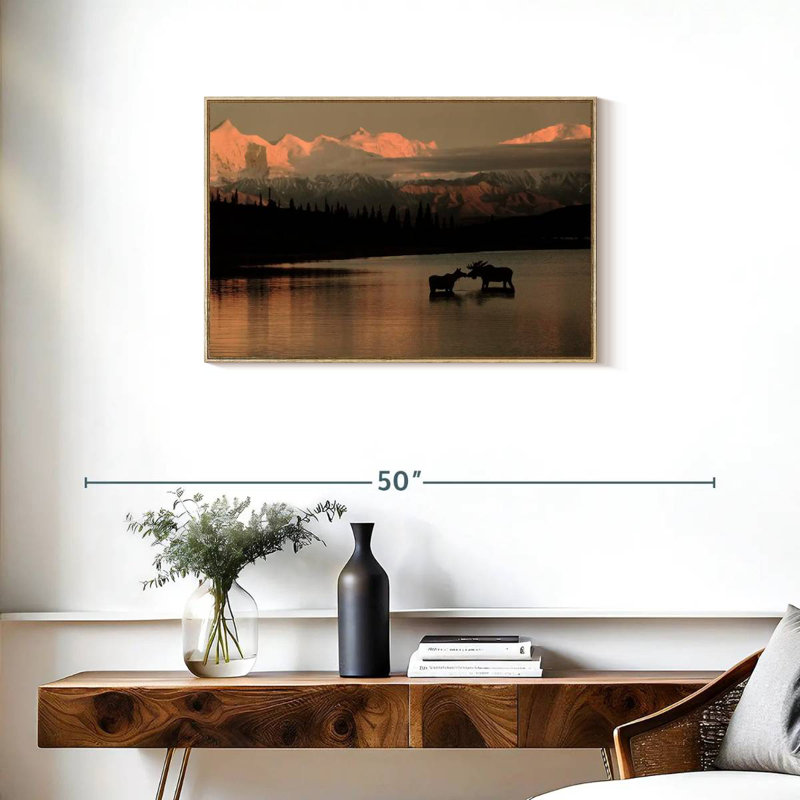 Courting Moose In Wonder Lake, Cadre flottant en bois naturel, 46 po x 31 po
