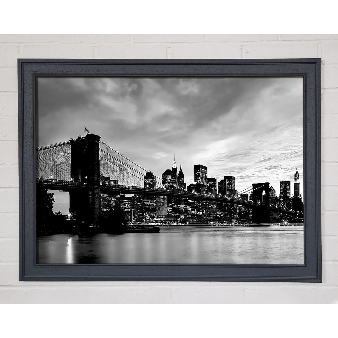 NYC Brooklyn Bridge B N W Cloudy Night - Einzelne Bilderrahmen Kunstdrucke