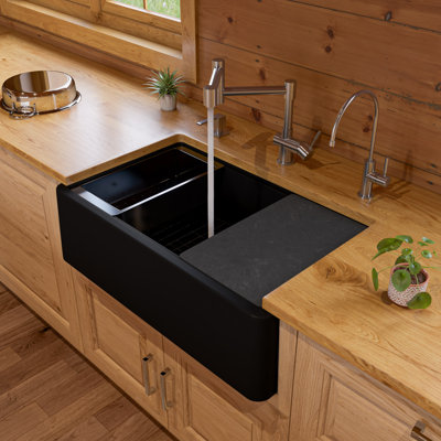 Évier de cuisine avec accessoires L 33 po x l 20,5 po