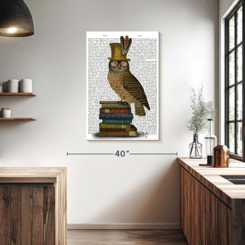 Chouette rieuse sur des livres, H 39 po x l 26 po