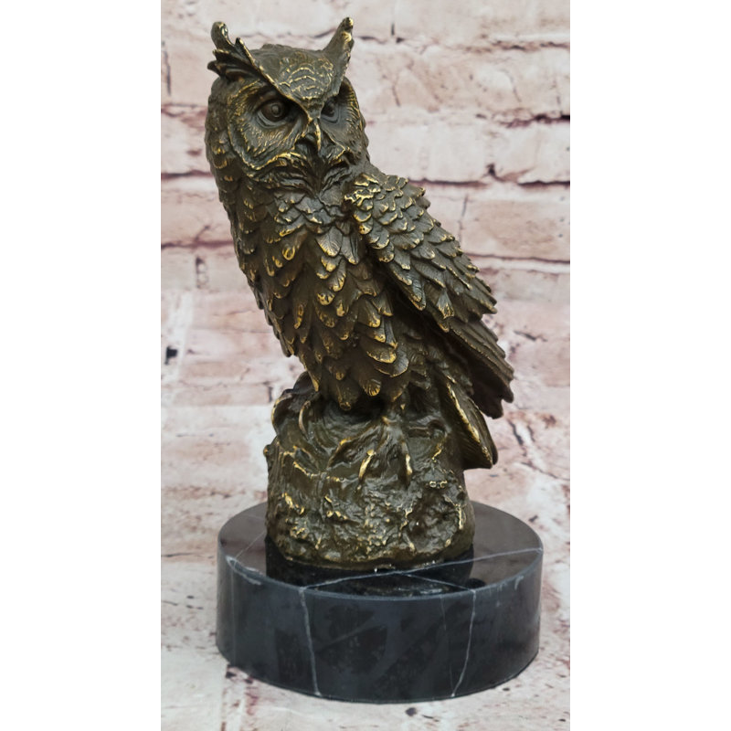Sculpture réaliste hibou en bronze sur base en marbre noir