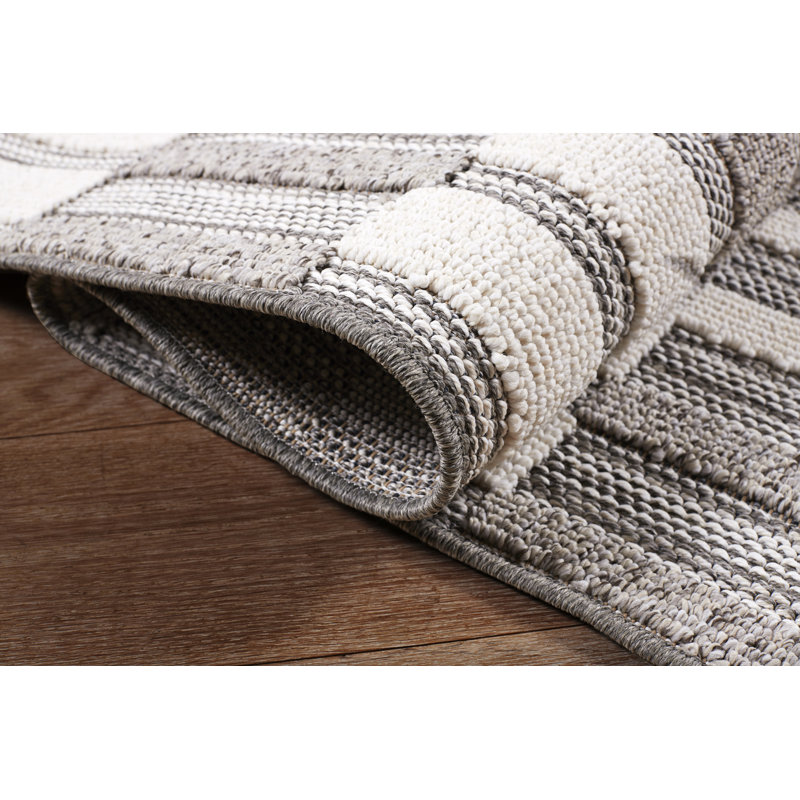 Wilmah Polypropylene Gray Indoor/Outdoor Rug, Rectangle 5'3" x 7'3"