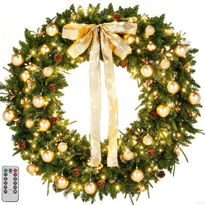 Couronne de Noël artificielle pré-illuminée de 122 cm (48 po) avec télécommande, 150 DEL blanc chaud à 8 modes d'éclairage, 450 extrémités de branches, ornements dorés, nœud et pommes de pin, couronne de Noël vert pâle en PE-PVC pour décoration de porte d'entrée, mur ou portail, format standard américain.