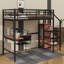 Lit mezzanine avec bureau et grille en métal, lit élégant en métal avec échelle de rangement latérale et garde-robe-347880756-340129386