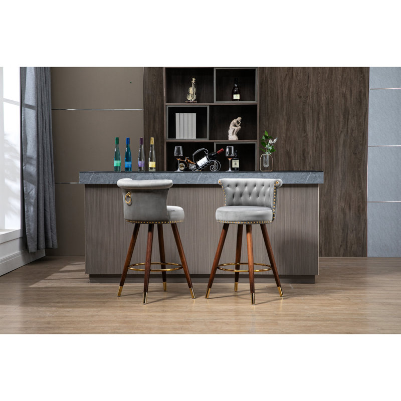 Tabourets de bar pivotants avec repose-pieds, fixes à 360 °. Fabrication, siège confortable. , Mousse. Pieds en bois brun. 2 tabourets à hauteur fixe de 360 degrés pour comptoir de cuisine, repose-pieds inclus, pieds solides, mousse