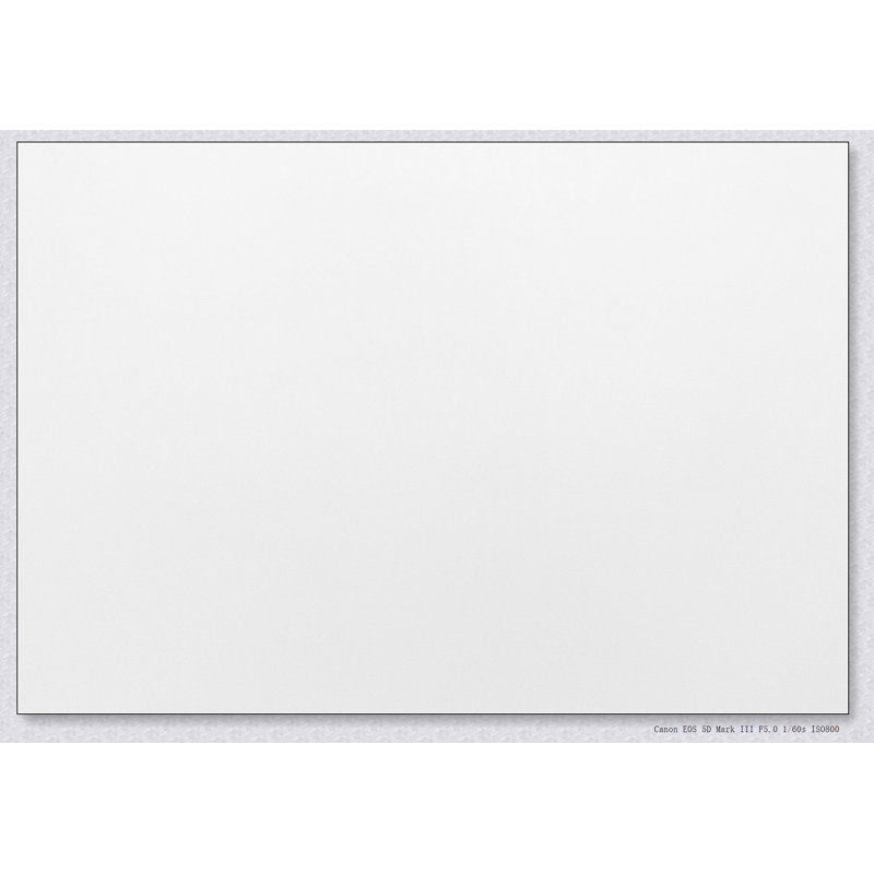 Élégante table d'appoint en forme de C en stratifié blanc pour le salon, la chambre à coucher et le bureau, parfaite pour un décor moderne et contemporain.