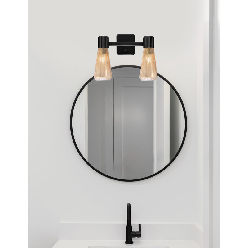 Barre d'éclairage de salle de bain 2 lumières Everleigh, fini noir mat avec verre côtelé ambre de 4 po, 15 po de largeur