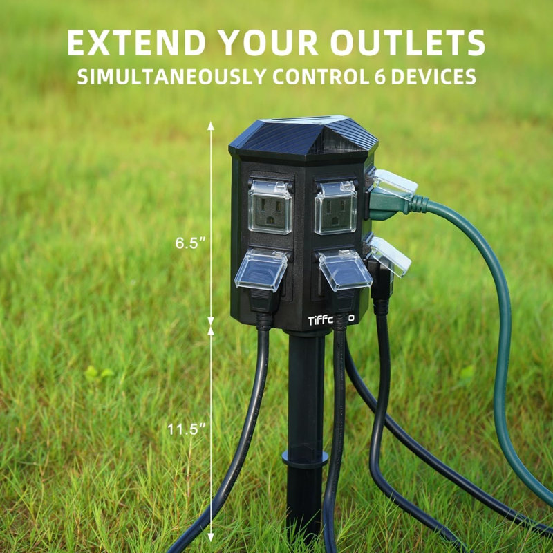 Multiprise extérieure étanche haute puissance avec 6 prises et plusieurs ports pour l'alimentation électrique de la décoration de jardin pendant les fêtes.