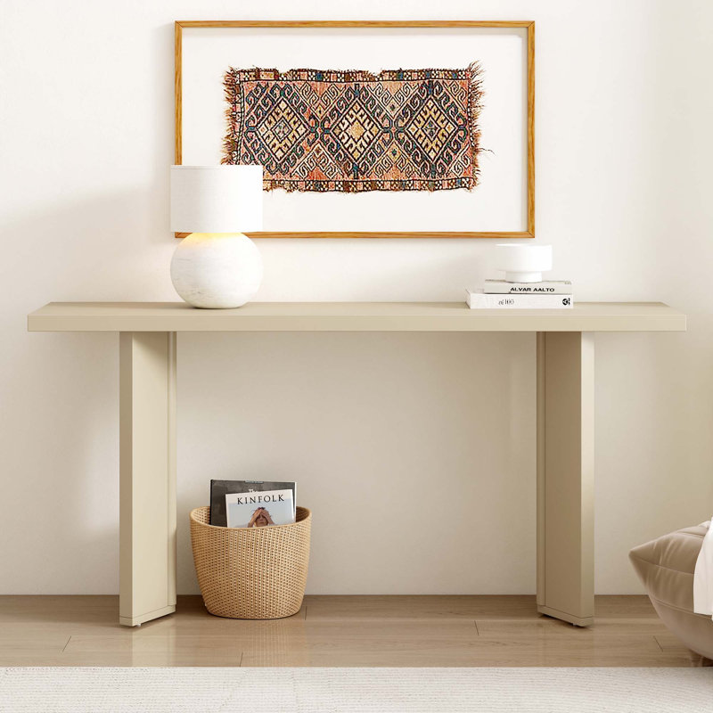 Élégante console avec placage de pin et pieds géométriques, Beige
