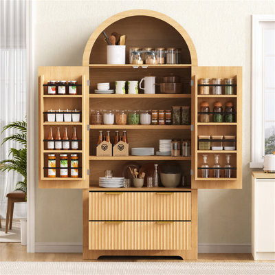 Garde-manger arqué avec portes cannelées et tablettes réglables