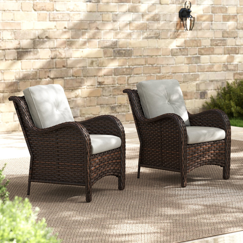 Chaises longues de patio avec coussins