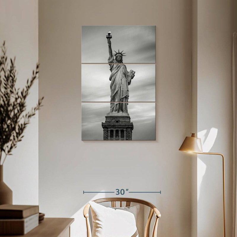 Nicci, statue de la liberté monochrome, H 57 po x l 36 po