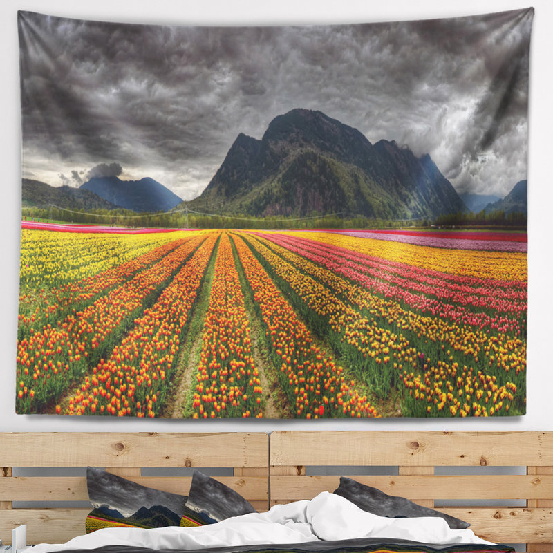 Paysage avec de magnifiques tulipes colorées, tapisserie panoramique, H 50 po x l 60 po