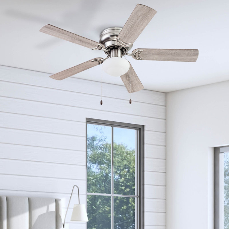 Ventilateur de plafond 44 po avec lumières DEL Alvina, Nickel satiné avec pales en chêne gris / noyer