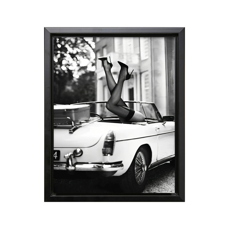High Heels In Classic Car, H 11 po x l 14 po, Canevas, Cadre noir