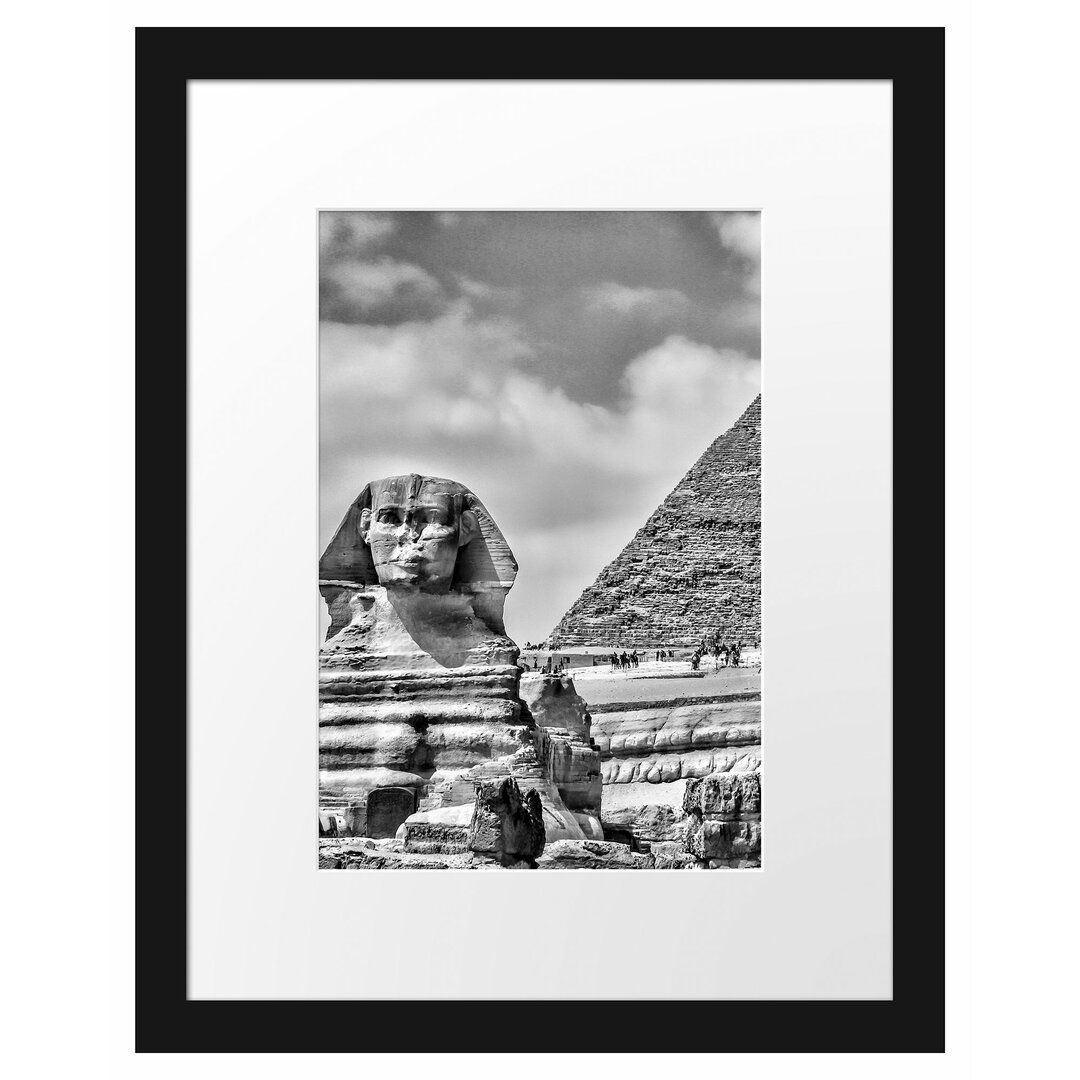 Gerahmtes Poster Sphinx von Gizeh mit Pyramide