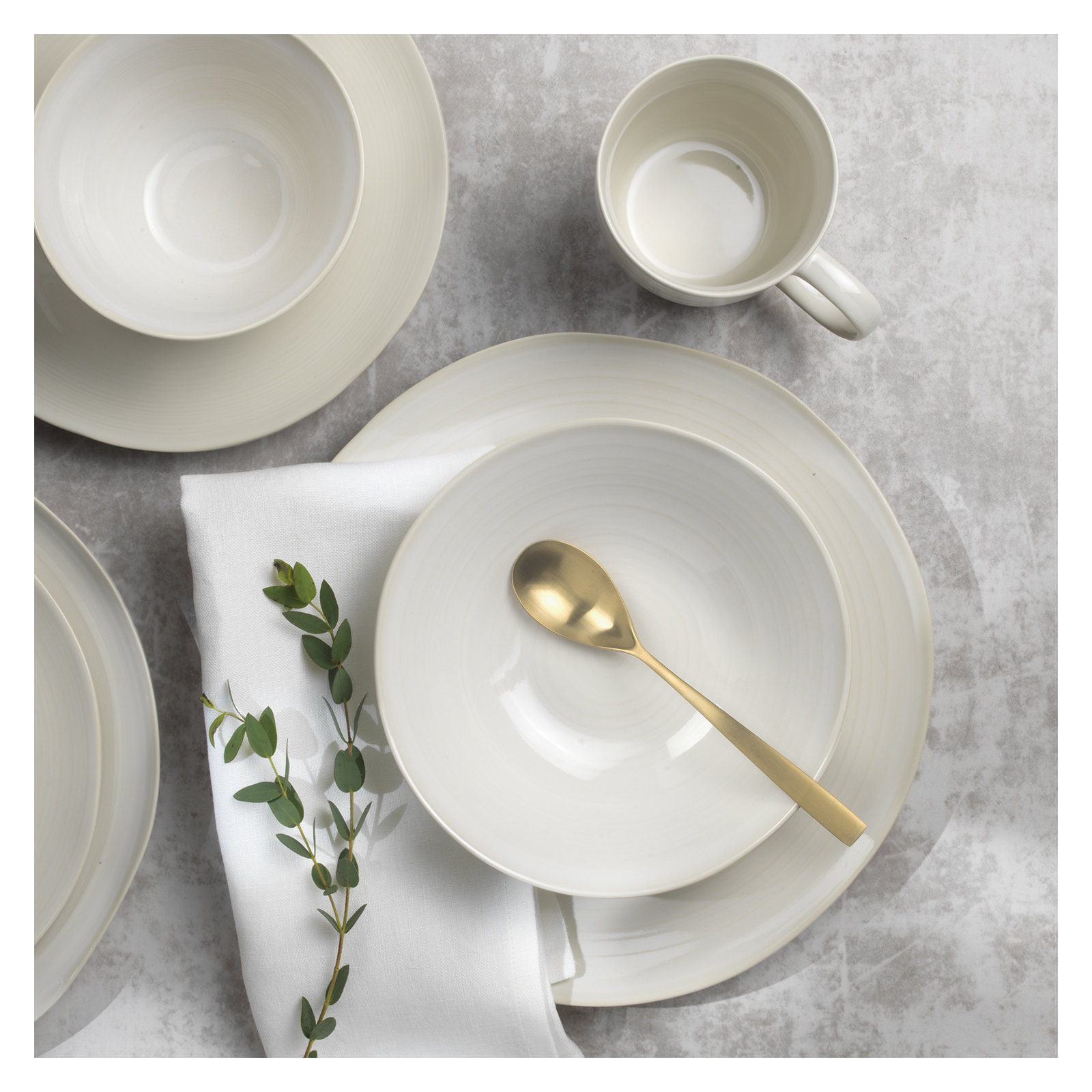 Neree Reactive Glaze 16 piece Stoneware Dinnerware Set (Mug Assorted)