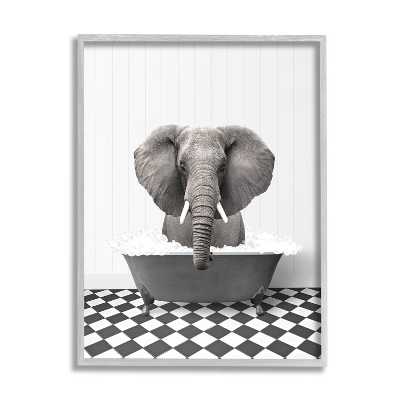 «Trinx Elephant Bathing In Tub», art de la giclée encadrée par lettré et doublé, H 20 po x l 16 po x P 1,5 po