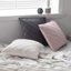 Ensemble de 2 coussins carrés crème à motif de losanges carrés (20 po x 20 po)-128394002-128394003