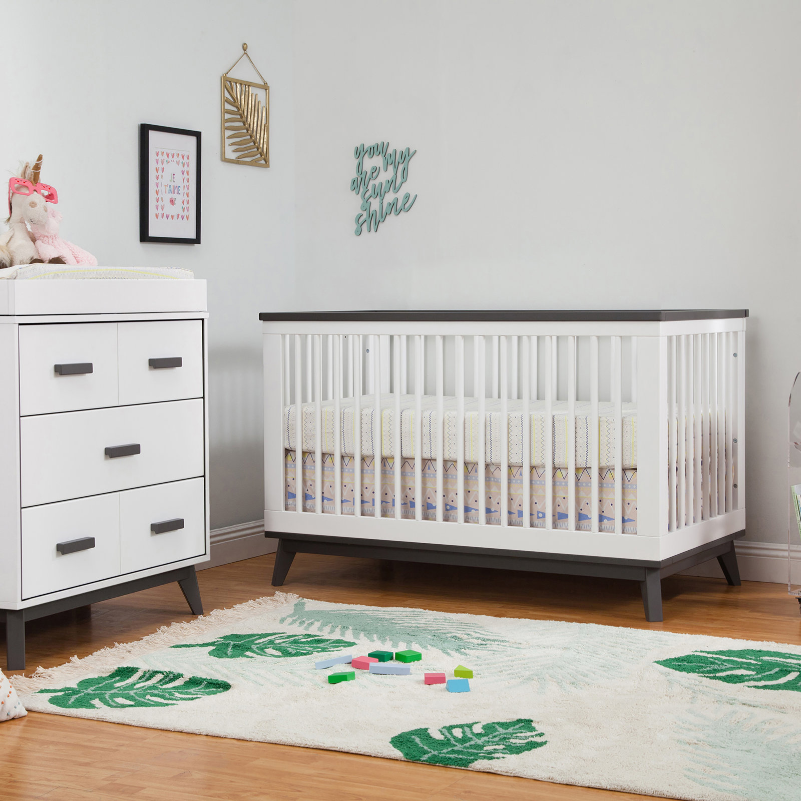 Scoot Pine 3-in-1 Convertible Crib, Slate/White