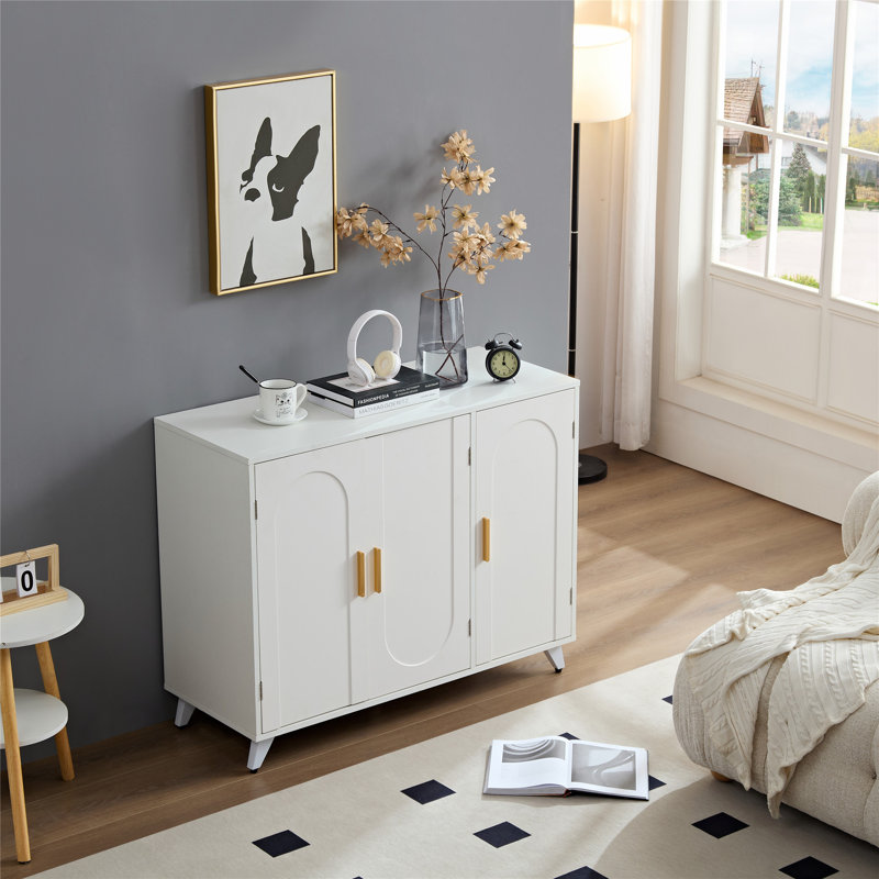 Buffet classique avec 3 portes et tablettes amovibles pour un rangement élégant