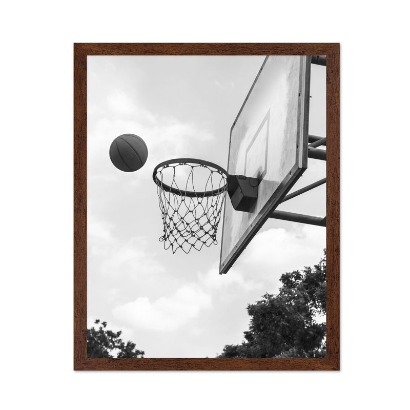 Photographie de basketball n ° 1, 12"H x 16"W, Poster, Brown Framed