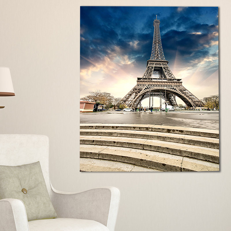 Tour Eiffel avec escalier - reproduction de photo sur toile tendue, H 20 po x l 12 po x P 1po