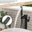 Robinet de baignoire autoportant avec robinet cascade et douchette à main, bec rotatif à 360 °, double réglage de la température, robinet noir mat à base en laiton, boyau d'arrosage de 59 po, contrôle pour une eau relaxante-120951942