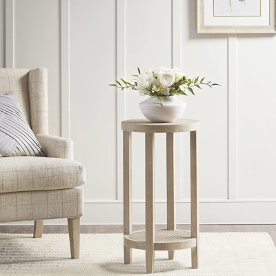Table d'appoint ronde de 15 po de largeur et de 28 po de hauteur, surface en placage de frêne, pieds en bois massif dans des tons de blé récupéré, tablette inférieure en canne pour la décoration du vestiaire, table à assembler