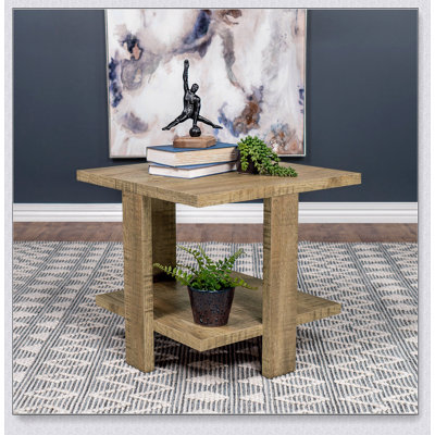 Table de bout carrée en bois de manguier avec double surface pour la présentation et le rangement, esthétique rustique pour les espaces de vie modernes.