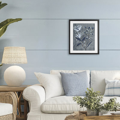 Reproduction sous verre encadrée de fleurs bleu marine, design par June Erica Vess