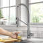 Robinet de cuisine KRAUS Bolden 2-en-1 de style commercial avec filtre à eau rétractable à poignée simple et sans tache avec système de filtration sous-évier Purita-103150502