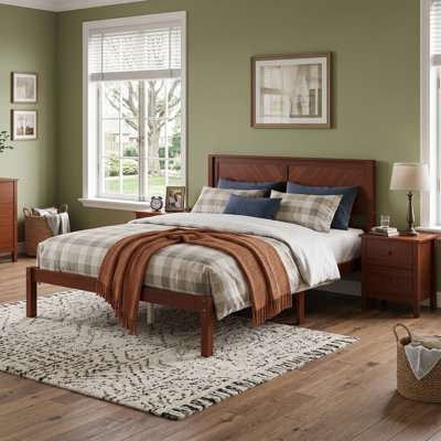 Lit plateforme en bois massif fini noyer, format King – Comprend une tête de lit à chevrons et un style de panneaux de style campagnard, avec des pieds de soutien renforcés, un espace de rangement réservé sous le lit et une conception sans sommier.