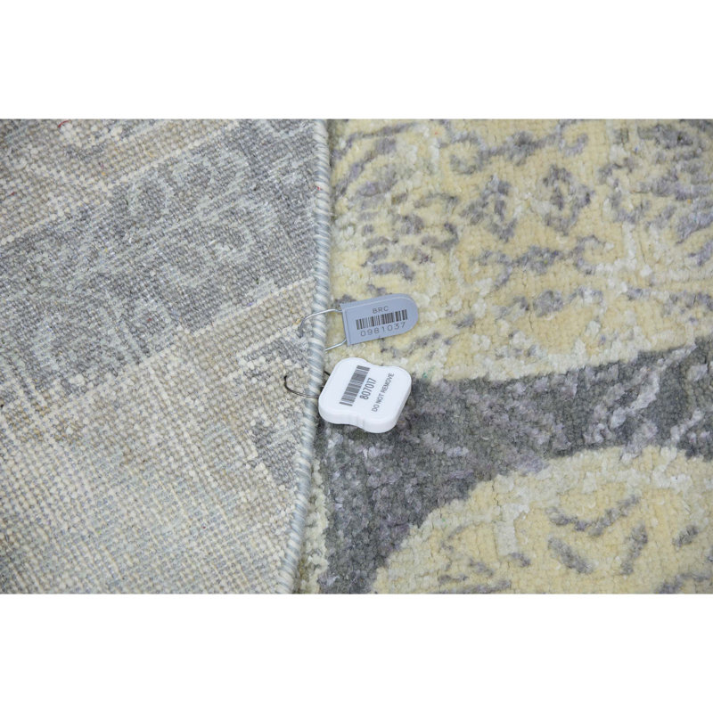 Geometric Area Rug in Gray/Ivory