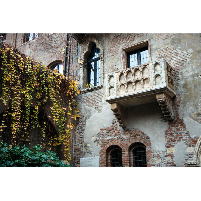 «Jariel Romeo and Juliet balcon» par Sbostock - photographie sur toile tendue, H 8 po x l 12 po