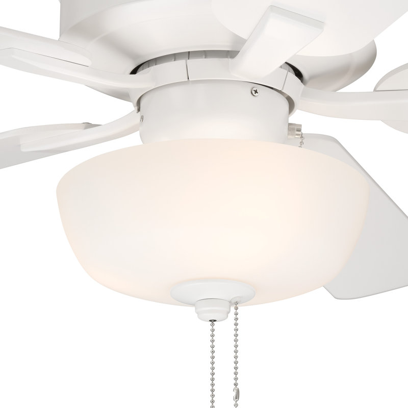 Ventilateur de plafond transitionnel intérieur / extérieur blanc mat 52 po avec trois ampoules DEL 3000K Gallant II, Jaune