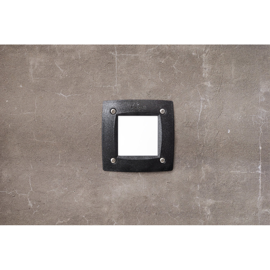 Tahnaout 1 - Bulb Outdoor Bulkhead Light